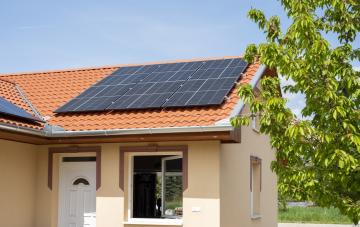 Maison équipée de panneaux solaires