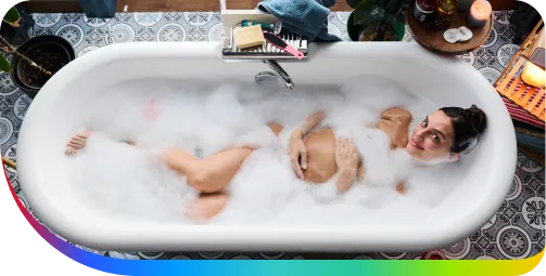 Femme enceinte dans son bain - Mobile